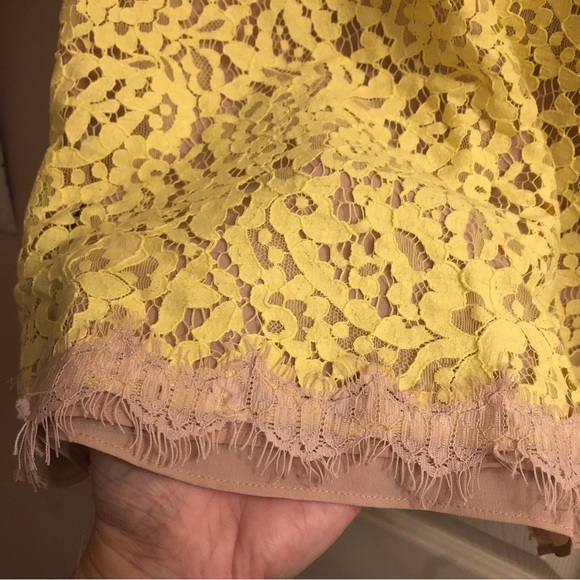 Ann Taylor SZ 8 sleeveless lace top. Yellow  w/ back zipper - Picture 7 of 7